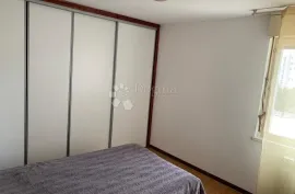 Prostrani trosobni stan na Pujankama, Split, Appartement