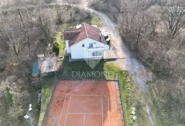 RIJETKOST NA TRŽIŠTU – KUĆA SA SPORTSKIM TERENIMA, Viškovo, House