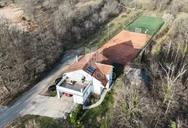 RIJETKOST NA TRŽIŠTU – KUĆA SA SPORTSKIM TERENIMA, Viškovo, House