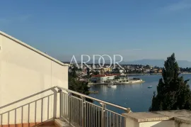 Selce, penthouse prvi red do mora sa terasom, Crikvenica, Daire