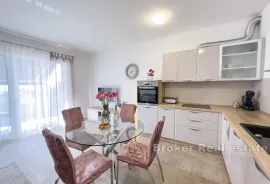 Predivan osunčan dvosobni apartman, Split - Okolica, Διαμέρισμα