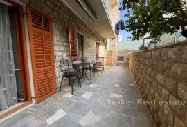 Jednosobni apartman s vrtom, Split - Okolica, Διαμέρισμα