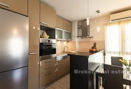 Namješten dvosoban stan u blizini mora, Split, Appartement