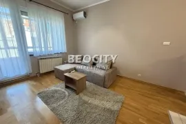 Novi Sad, Bulevar Oslobođenja, , 0.5, 32m2, Novi Sad - grad, Wohnung