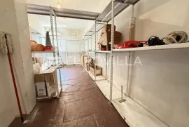 Istra, Rovinj - apartman za renovaciju u strogom centru Rovinja - top lokacija, Rovinj, Ticari emlak