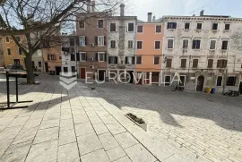 Istra, Rovinj - apartman za renovaciju u strogom centru Rovinja - top lokacija, Rovinj, Ticari emlak