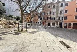 Istra, Rovinj - apartman za renovaciju u strogom centru Rovinja - top lokacija, Rovinj, Ticari emlak