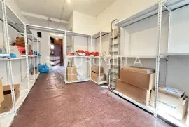 Istra, Rovinj - apartman za renovaciju u strogom centru Rovinja - top lokacija, Rovinj, Ticari emlak