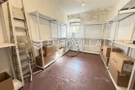 Istra, Rovinj - apartman za renovaciju u strogom centru Rovinja - top lokacija, Rovinj, Ticari emlak