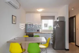 Čiovo, Slatine, kuća s bazenom na mirnoj lokaciji površine 179 m2, Split - Okolica, House