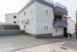 Čiovo, Slatine, kuća s bazenom na mirnoj lokaciji površine 179 m2, Split - Okolica, House