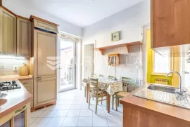 Zagreb, Šalata, trosoban stan 100 m2 na odličnoj lokaciji, Zagreb, Appartment