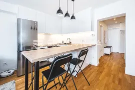 Zagreb, Dobri dol, svijetao i prozračan trosoban stan s dva balkona, NKP 63 m2, Zagreb, Apartamento