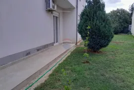 Istra,Valbandon,veliki stan u prizemlju sa terasama, Fažana, Appartement