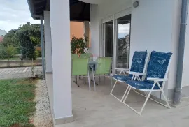 Istra,Valbandon,veliki stan u prizemlju sa terasama, Fažana, Appartment