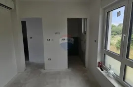 Istra, Pula, dvosoban novi stan 95m2 u širem centru, Pula, Appartement