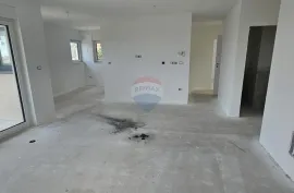 Istra, Pula, dvosoban novi stan 95m2 u širem centru, Pula, Appartement