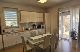 Istra, Pula, Valbandon - trosoban stan s vrtom, Fažana, Appartment