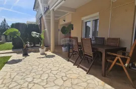 Istra, Pula, Valbandon - trosoban stan s vrtom, Fažana, Appartment