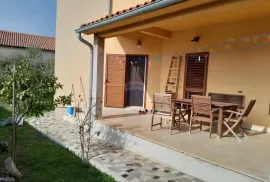 Istra,Valbandon,kuća sa 4 apartmana i velikim stanom sa vrtom, Fažana, Casa