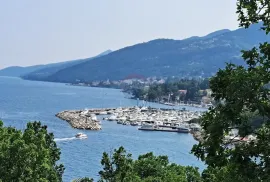 Opatija, prodaje se etaža stana na top poziciji s okućnicom i prekrasnim pogledom, Opatija, شقة