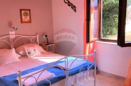 MALI LOŠINJ - kuća sa 6 apartmana na atraktivnoj lokaciji, Mali Lošinj, Famiglia