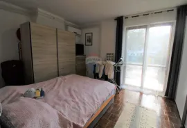 Rovinj,Valbruna,dvojna kuća za renovaciju na 500m2 okućnice sa 4 stana, Rovinj, Casa