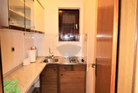 Rovinj,Valbruna,dvojna kuća za renovaciju na 500m2 okućnice sa 4 stana, Rovinj, Casa