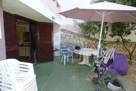 Baška - pola kuće, tri stana, 100m od mora, Baška, Casa