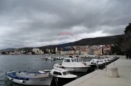 Selce - dvoetažni stan na samom moru !, Crikvenica, Daire