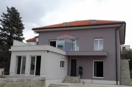 Selce - stan s vrtom i bazenom na samom moru !, Crikvenica, Flat