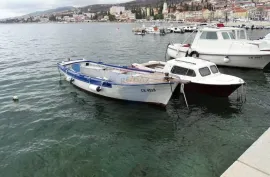 Selce - stan s vrtom i bazenom na samom moru !, Crikvenica, Flat