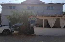 Kuća sa poslovni prostorom, Poreč, Haus