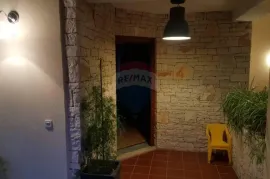 Kuća sa poslovni prostorom, Poreč, Famiglia