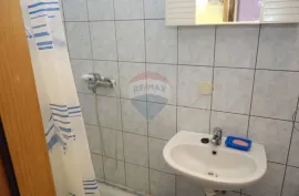 KUĆA SA 4 APARTMANA, SELCE, 300 m OD MORA, Crikvenica, Σπίτι