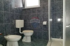 Dajla, kuća sa 4 apartmana, Novigrad, Famiglia