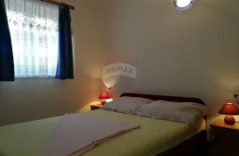 Dajla, kuća sa 4 apartmana, Novigrad, Famiglia