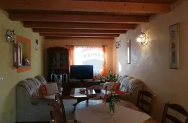 Dajla, kuća sa 4 apartmana, Novigrad, Famiglia