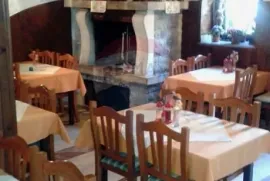 Istra, Buje, restoran s trosobnim stanom - prilika!, Buje, Gewerbeimmobilie