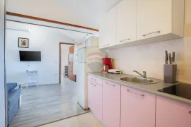 Istra, Medulin- Apartmanska kuća 50m od mora, Medulin, Kuća