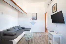 Istra, Medulin- Apartmanska kuća 50m od mora, Medulin, Kuća