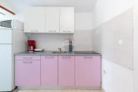 Istra, Medulin- Apartmanska kuća 50m od mora, Medulin, Kuća