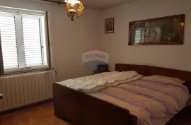 Prodaje se prostran stan od 120m2 s dvorištem, Poreč, Appartment