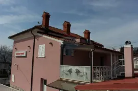 KUĆA SA POSLOVNIM PROSTOROM NA IZUZETNOJ LOKACIJI, Rijeka, Casa