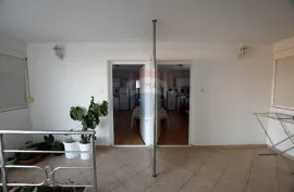 Kuća Šilo sa pet apartmana, Dobrinj, House