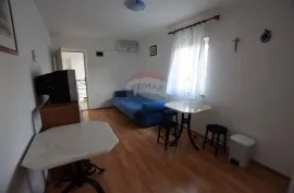 Kuća Šilo sa pet apartmana, Dobrinj, Casa