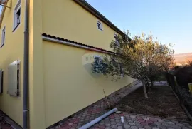 Kuća Šilo sa pet apartmana, Dobrinj, Casa