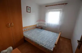 Kuća Šilo sa pet apartmana, Dobrinj, Casa