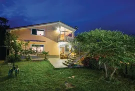 OPATIJA - IČIĆI - SAMOSTOJEĆA KUĆA - 1045 m2 - 6 STANOVA - BAZEN, Opatija - Okolica, Casa