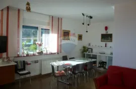 OPATIJA - IČIĆI - SAMOSTOJEĆA KUĆA - 1045 m2 - 6 STANOVA - BAZEN, Opatija - Okolica, Famiglia